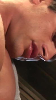 Vídeo exclusivo Bareback: Fantásticos pedaços fazem sexo anal inbridado no porão