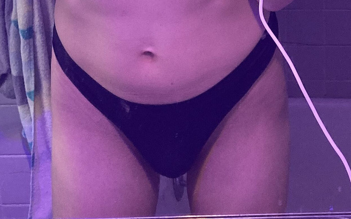 SluttyAngel69: Hai, aku Veronica.