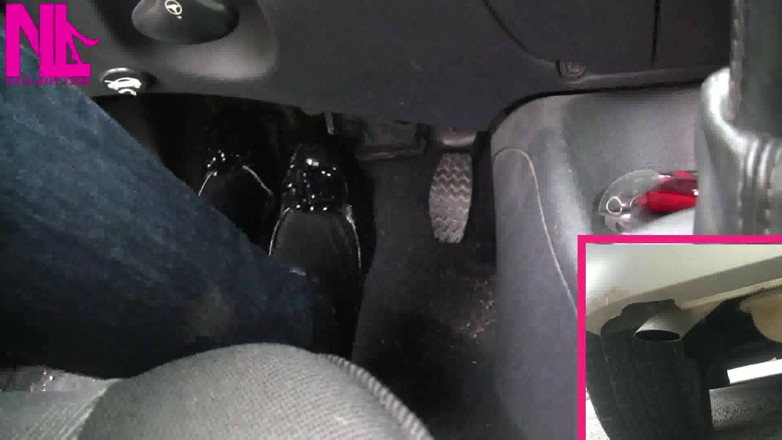 Nyllady: Revving mit abgasschuß in schwarzen ballettwohnungen