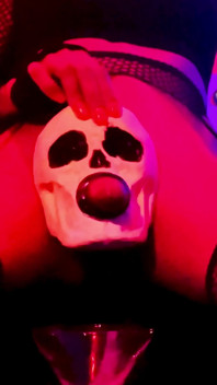 Bữa tiệc Halloween xuất tinh