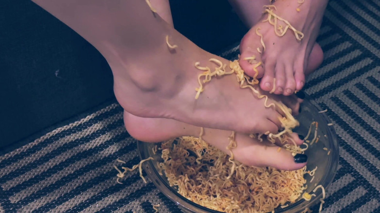 Evol Feet: 我的脚将成为你的舌头的真正锻炼
