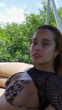La mia figa è piena di latte! Sesso all'aperto! POV