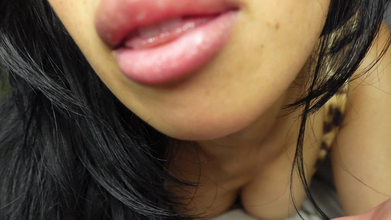 Asmr_mouth: 有没有想过当你突然变小时会发生什么？