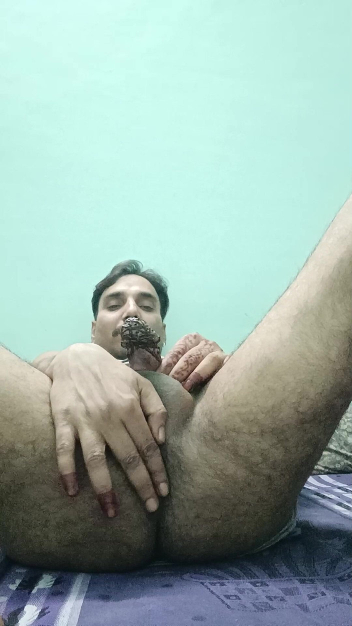 Rajasthani-old-lover: Hintli desi adam duş ve seksin tadını çıkarıyor