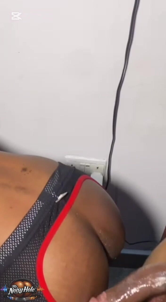 Mr. Noisy Hole: Мій прямий друг вирішив спробувати мою дупу