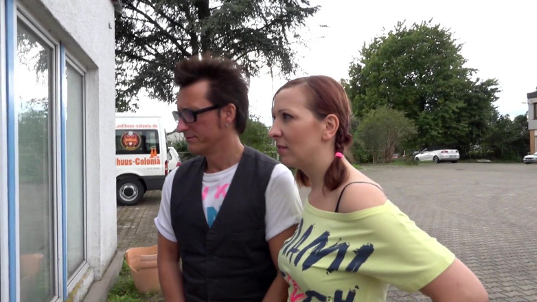 MMV German Teens: Trio en plein air, oral dans une voiture et double...