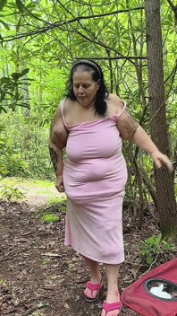 Assustador estranho assistindo puta gorda na floresta oops ele tropeçou