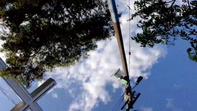 vergar4_daviid: Молодой эксгибиционист показывает свой член во время прогулки