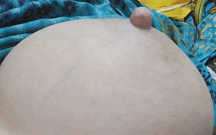 Hotmishi: Massaging my boobs