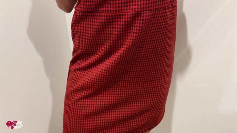 Miley Weasel: Pelacur imut rambut pirang ini dikendalikan di tempat umum!!