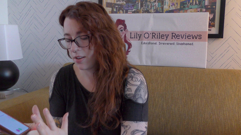 Lily O'Riley: NSFW Bewertung des Oralsex-spielzeugs zum kuss