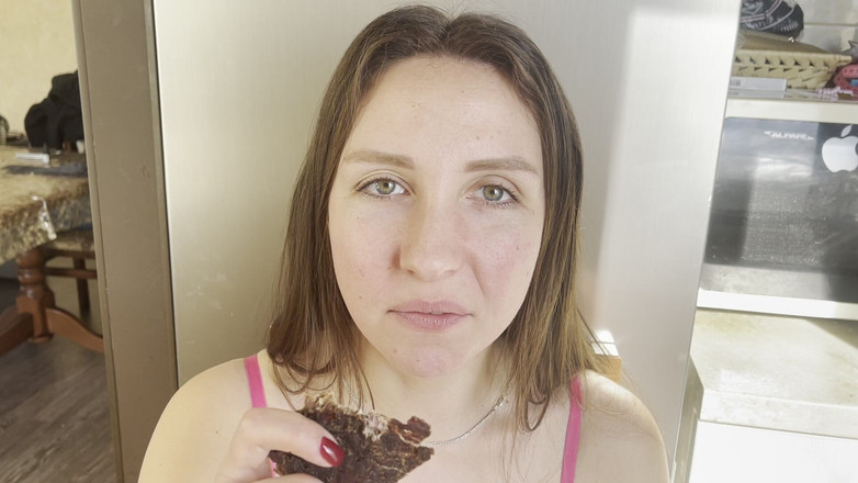 Hottie goddess: Bite Crush daging mengusik sudut pandangan pertama