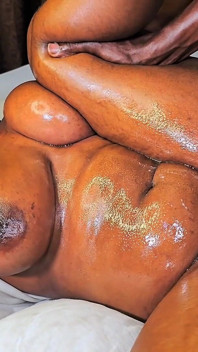 88 yaşındaki nine eşcinsel bir doktor tarafından her iki delikten sikiliyor