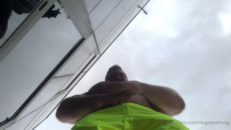 Jack stacked: ビルダーアイアンの曲げ筋肉の屈曲と測定