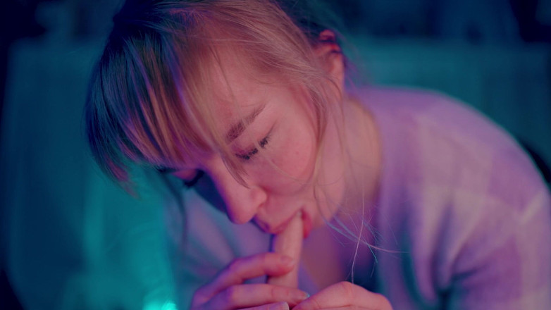 Jolie Lyon: Adik tiri ngentot kontolmu di pertemuan klan