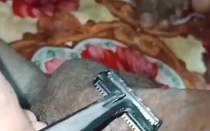 Alennaden: É hora de raspar meu pau e bolas raspados