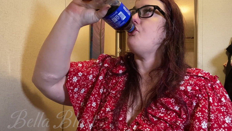 BellaBlast: Rakaman dekat Voyeurism Gulp, Chug, dan Burp! Bella Blast