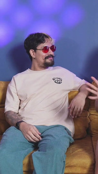 Sexo com a trans de peitos fortes e a morena de bunda grande - entrevista com Andromeda Hot e Tina Queen