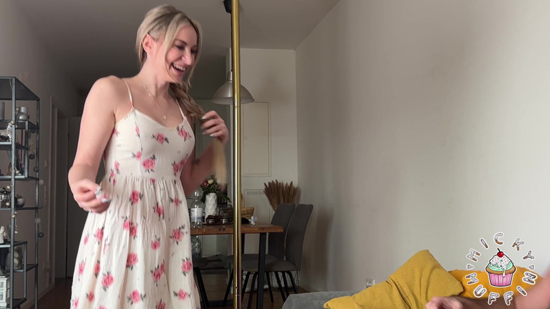 Micky Muffin Studio: Голый мужчина работает!