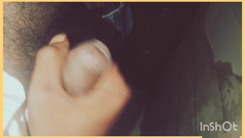 Crazy boy moment: Cậu bé hoang dã Ấn Độ lắc dương vật trong số các...