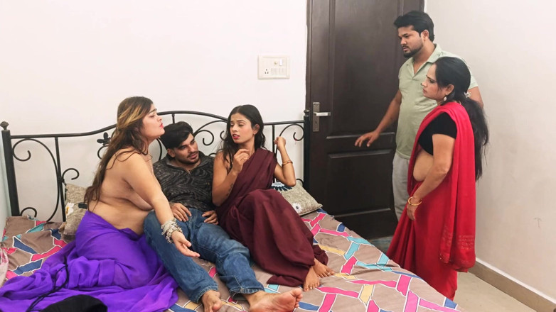 Londamaal123: Indická Desi Bhabhi Gangbang trojka čtyřka hardcore sex video