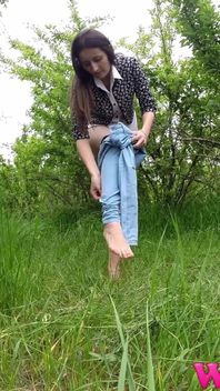 Diana Pee on Grass and Then She Dress Pulling up Her Tight Jeans