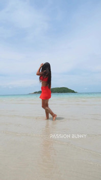 Piękne Bikini I Gorący Chłód Na Plaży