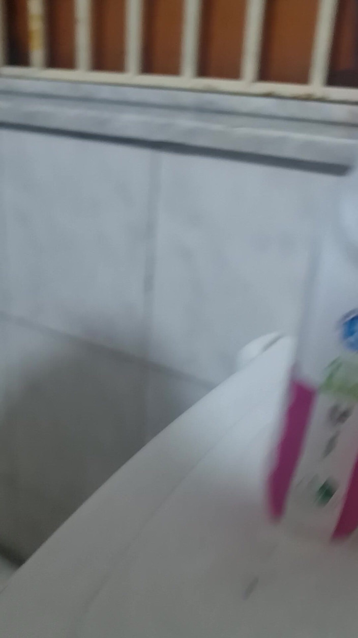 Mirko2589: Faccio Pipi in Bagno