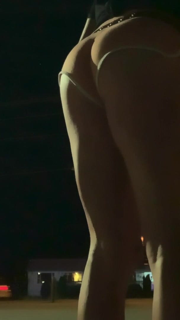 CindieLove: Calda sissy dipendente i disperatamente a mostrare il suo corpo...
