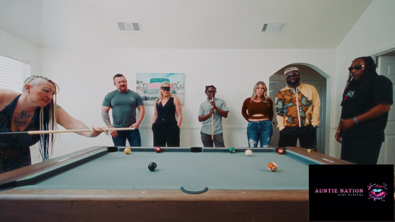 Auntie Nation: Недільний шматок