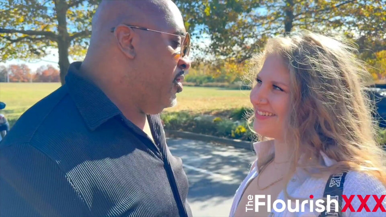 The Flourish XXX: Ivy estaba esperando a su hombre y se deslizó con...