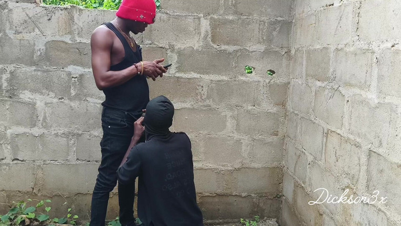 Dickass3x: สาวผิวดําโค้งน้ําเงี่ยนไหลเยิ้มในอาคารไม่สมบูรณ์