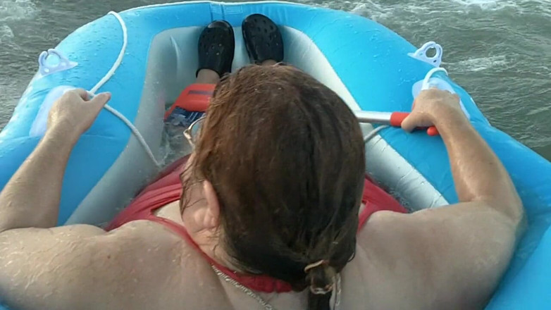 BBW nurse Vicki adventures with friends: Not funny sea boat adventure !