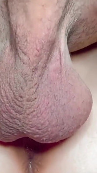 Sexy milfka šuká se svým manželem, dokud obrovská nálož nevyplní její kundičku