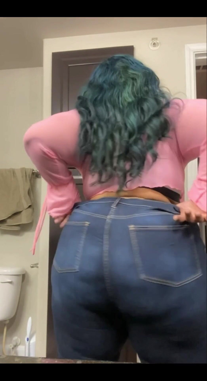 Biggdebbie solo: Biggdebbiecakez est une taquine de Sucha