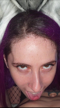 A Little Vixen Wants to Do a Good Blowjob