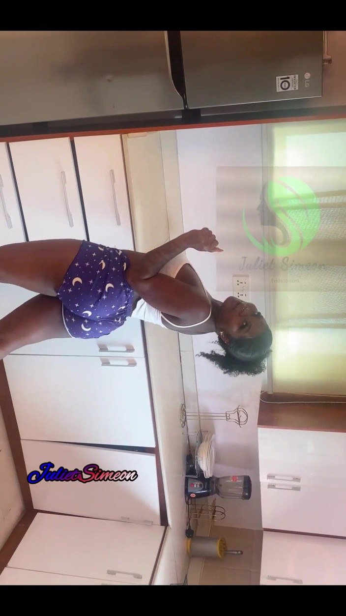 Julietsimeon: The Hottest Chef That Will Give You Her Pussy to...