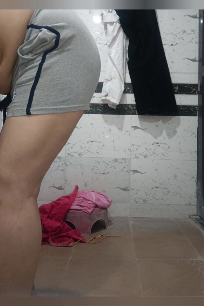 Priyahot77: Priya Bhabi Full Open Body Hot Exercise in Bathroom