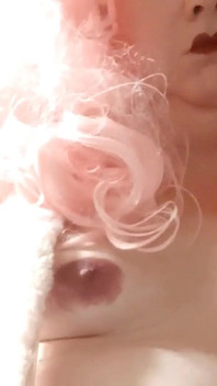 Transfurbitch cosy chalet'te şeffaf tüylü pelerin içinde seni bekliyor