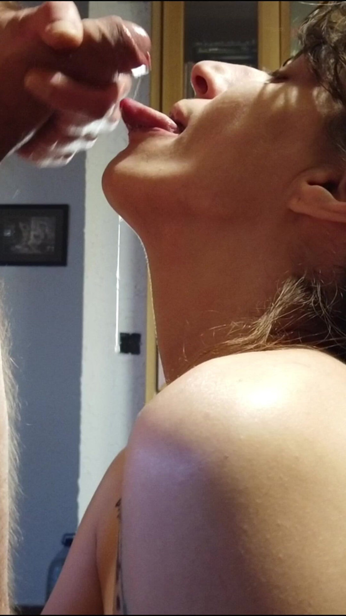 Akasha7: I Compile the Best Moments of Tongue Action While Eating...