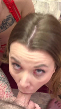 Tiffany Nacke и бат-Billie используют Logan в качестве их секс-игрушки
