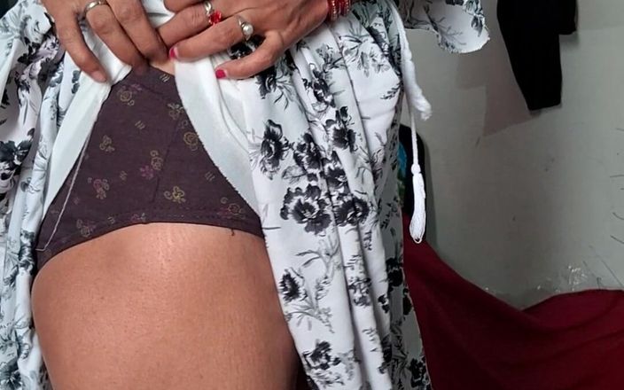 Aarti1998: Desi mooi meisje toont haar naakte lichaam