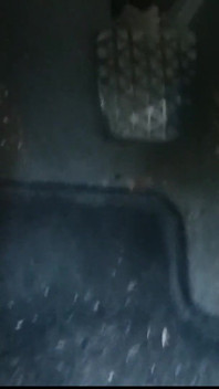 Bombeo de pedal, nylon sucio en el coche