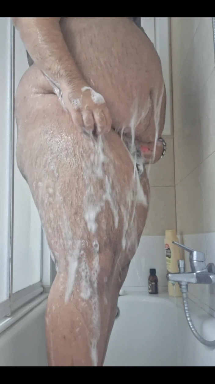 The Mencey: Shower Time