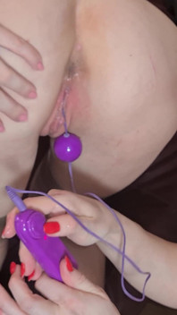 Cinta lesbian dengan telur bergetar: bahagian 1
