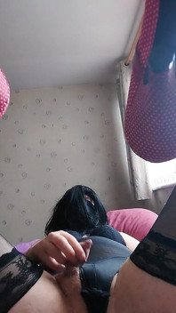 娇小阴蒂娘娘腔内衣高潮