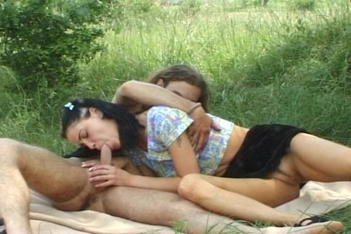 Enjoy German porn: Nettes teen aus deutschland zeigt ihre schwanzreiten