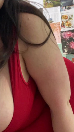 cutejayne: Curvilínea gordinha gata em tempts you tight red dress