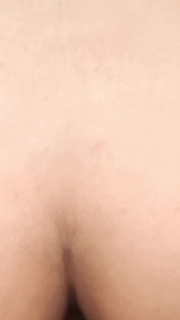 Desi indisches college-mädchen masturbiert in ihrem zimmer, als sex mit ihrem eigenen stiefbruder zu haben