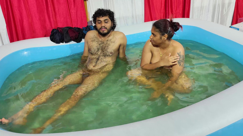 Vaishnavysharunraj: Paar heiße romantik im pool